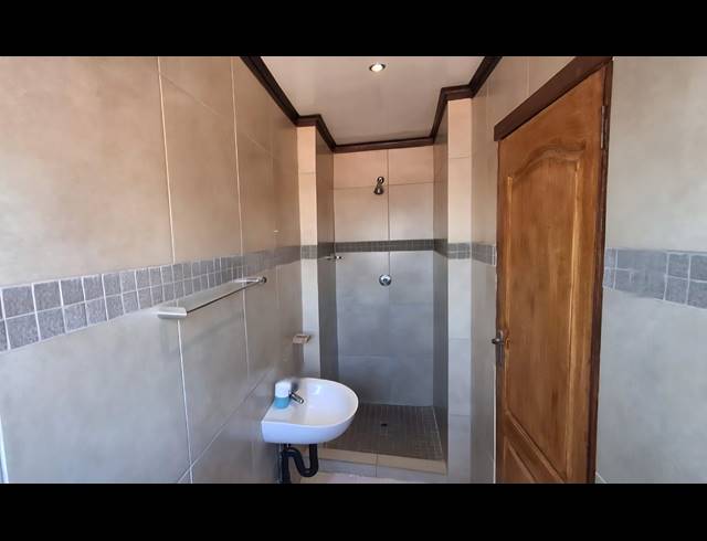 7 BEDROOM FREESTANDING FOR SALE IN FLORA PARK